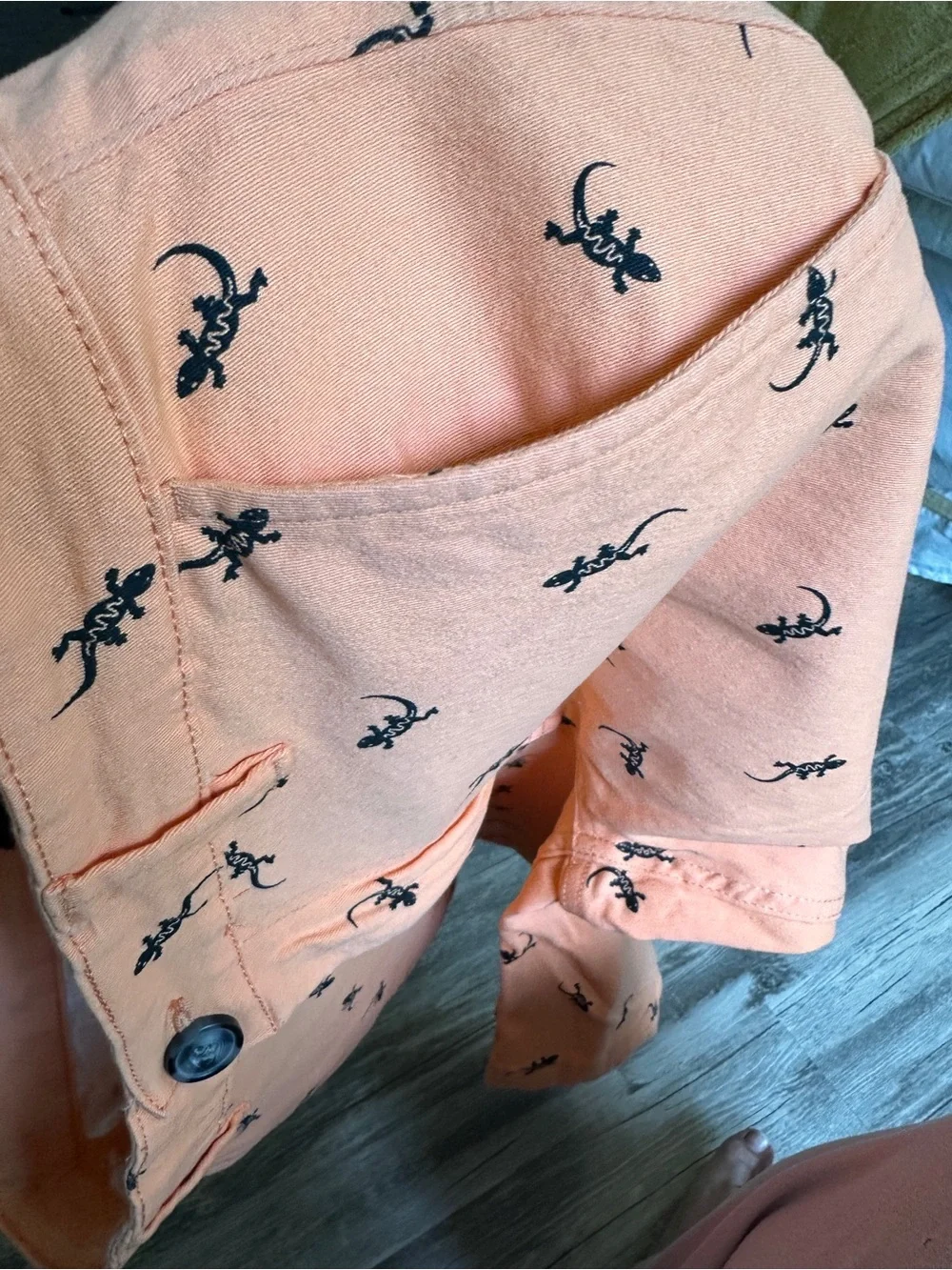 Peach Flat-Front Shorts with Navy Lizard Print size 32